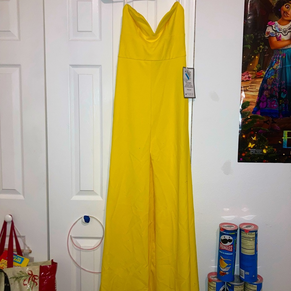 yellow dress